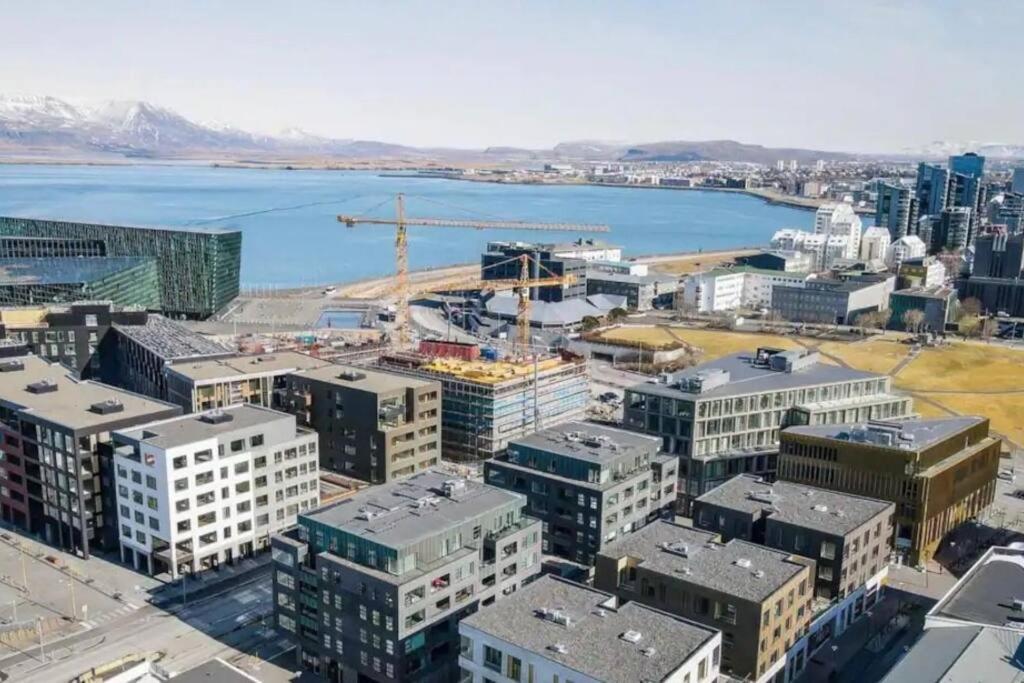 Private Lux 2Br & 2Ba City Center With Free Parking Reykjavík Exterior photo