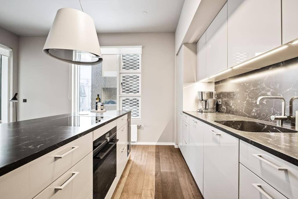 Private Lux 2Br & 2Ba City Center With Free Parking Reykjavík Exterior photo